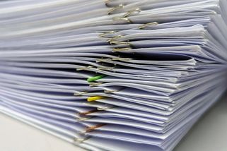 Dokumenty, které musíte mít vždy po ruce, a přesto je plno lidí vyhazuje do koše. Jsou důležité pro pojišťovnu i nečekanou kontrolu úředníků