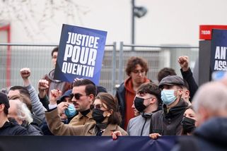 "Nikdo nám nebude dávat lekce." Francie si kvůli reakci na smrt studenta předvolá velvyslance USA