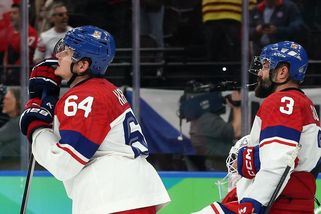 "Je to ještě horší než včera." Hokejisté jsou v Praze, jen těžko koušou zklamání