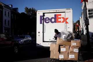 FedEx zažaloval Trumpovu vládu. Chce vrátit peníze za cla - Novinky