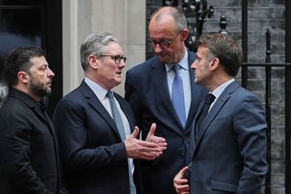 Londýn a Paříž se chystají poskytnout Kyjevu jaderné zbraně, tvrdí Moskva - Novinky