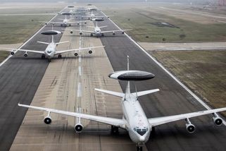 USA kvůli Íránu přesunuly dalších 150 letadel - Novinky