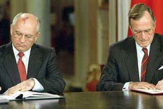 Život pod vlivem Sovětského svazu: Jak by vypadal dnešní svět, kdyby Gorbačov uspěl s reformami - Médium.cz