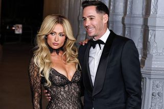 Paris Hilton znovu řekla ano. Nejtrapnější věc, co jsme kdy viděli, ozývá se