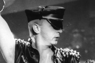 Horníci stávkovali, v ulicích se rabovalo a Judas Priest kopnuli metal do zadnice