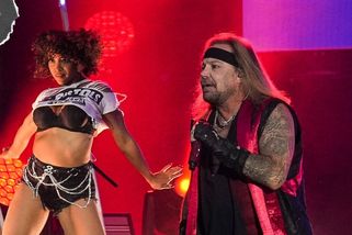GLOSA: Mötley Crüe poprvé bez zakládajícího člena Micka Marse? Chabá zombie spása