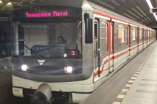 Metro v Praze pojede i bez strojvedoucích, nabídne průchozí vozy a méně reklamy - Novinky