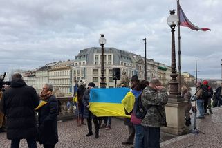 ON-LINE: Lidé si připomínají ruskou agresi na Ukrajině. Od Národního muzea vyšel skromný průvod - Novinky