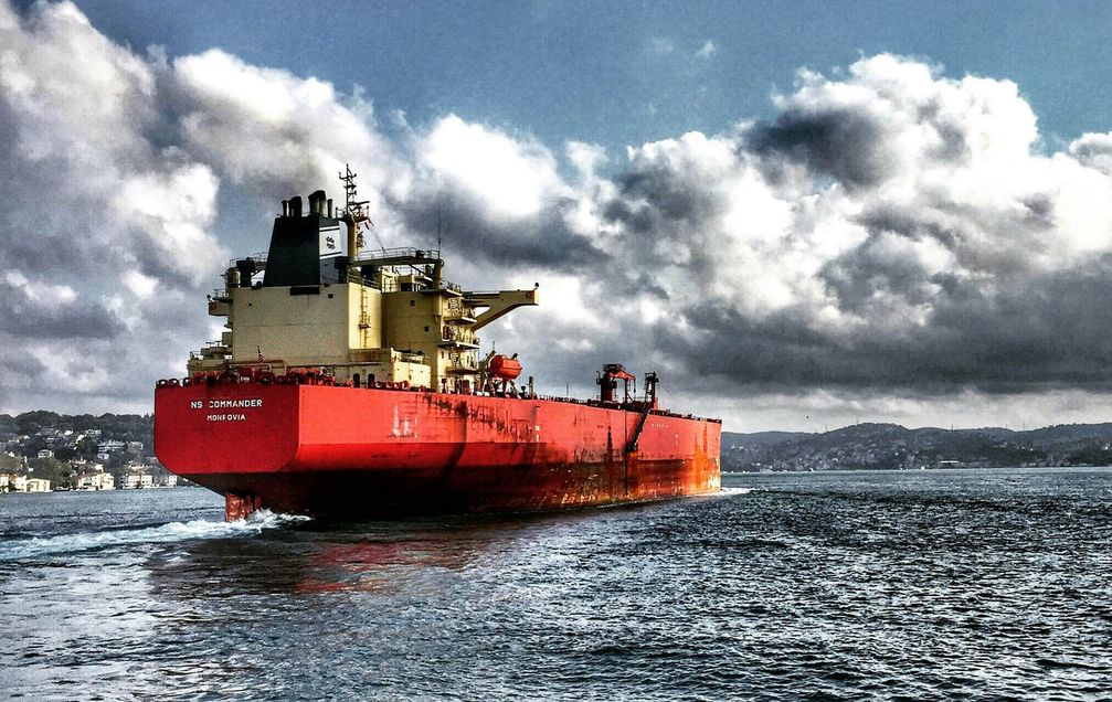 Jaká může být cena ropy při uzavření Hormuzského průlivu?