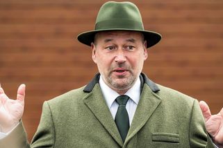 Úředníci, ředitelé, diplomaté. Stovky lidí chytají ryby na státní VIP povolenky - Seznam Zprávy