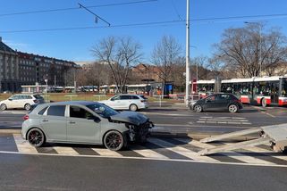 Klempířův řidič zneužil maják, je to papalášství, říká dopravní expert - Novinky