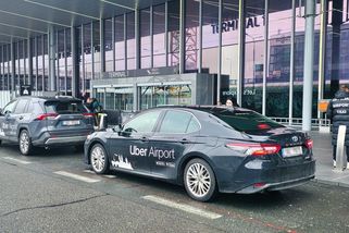 Taxíky už jen bez emisí. Praha zakáže taxikářům používat spalovací motory