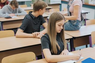 Žáci můžou do lavic v teplákách. Brněnská škola po zásahu inspekce ustoupila - Novinky