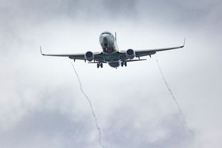 Uzavření vzdušného prostoru zasáhlo i Čechy. Cena cesty domů roste - Seznam Zprávy