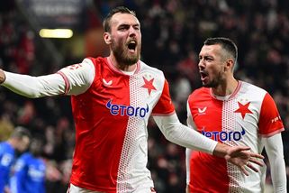 Zoufalý sudí Pechanec dělal ze šlágru bramboračku. Slavia nakonec rozhodla z penalty