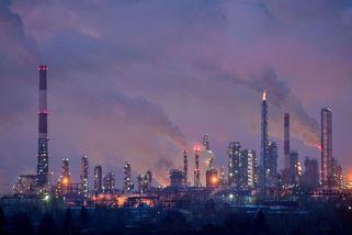 Ukrajinské drony zasáhly další ruskou ropnou rafinerii - Novinky