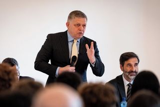 Fico dal na Putinovu radu z Pekingu. A navíc mlčel k výročí - Seznam Zprávy