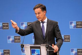 Rutte: Rusové postupují pomalu a Ukrajina je schopná se dál bránit - Novinky