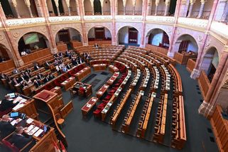 Prázdný parlament. Orbánova strana bojkotuje vstup Švédska do NATO - Seznam Zprávy