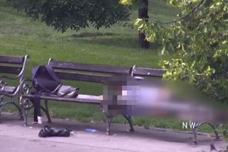 Opilý pár souložil před nádražím v Praze za bílého dne, po sexu napadal strážníky - Novinky