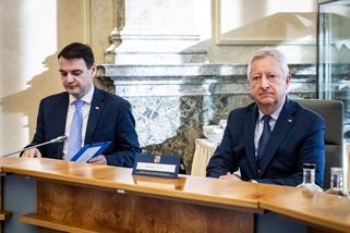 Obrana dostane o 21 miliard korun méně - Novinky