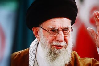 Potupa pro Teherán. Hackeři ovládli celou íránskou státní televizi, odvysílali Pahlavího vyzývajícího k odporu - Echo24.cz