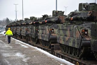 M2 Bradley: Americký ocelový obr ukrajinských sil svými vlastnosti převyšuje ruské BMP. Od roku 1973 byl pancíř 3krát zesílen - Techsvět