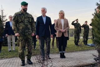 Eva Pavlová si ohrnula džíny a bylo z toho haló: V Bosně a Hercegovině to ale zazdila hlavně bílým žebradlem - Super.cz