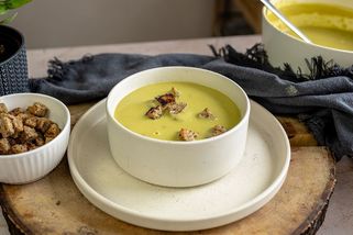 Hrášková polévka je hotová za pár minut a chutnat bude hlavně dětem | Toprecepty