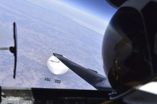 Čínský špeh nad Missouri. Pilot stroje U-2 pořídil působivé selfie se špionážním balonem - Novinky