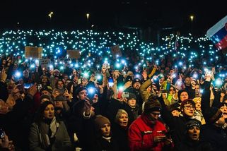 „Zrádce!“ volaly davy v Bratislavě. Pellegrini se má rozmyslet - Seznam Zprávy