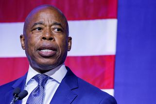 Starosta New Yorku kvůli přílivu migrantů vyhlásil nouzový stav - WN24.cz - World News 24