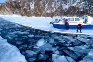 Pod minibusem na zamrzlém Bajkalu se prolomil led. Zahynulo sedm čínských turistů a řidič - Novinky