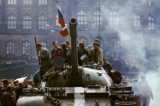 Vojska Varšavské smlouvy zlikvidovala sen o svobodě. Česko si připomíná srpen 1968 - Novinky