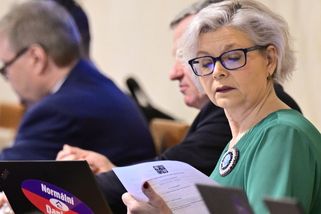 Valorizace penzí v Senátu: „Milá vládo, začni u sebe,“ prohlásila senátorka Kovářová - Novinky