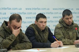 Human Rights Watch: Ukrajina zacházením se zajatci porušuje Ženevské úmluvy - Novinky