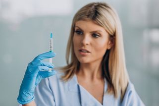 Debatovat můžeme. Ministerstvo okomentovalo jednání s SPD o očkovací strategii