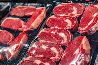 Nevěra u plotny. Kubánec přistihl partnerku vařit s jiným, vyhodil kradené maso za desetitisíce - Novinky