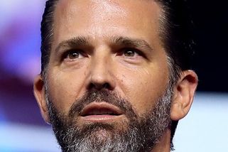 Odporný Trump Junior: Vysmívá se Bidenově rakovině - Médium.cz