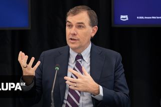 Další americký kolos se snaží přesvědčit Evropu, že vláda USA nekrade naše data. Vyjde ho to na 190 miliard