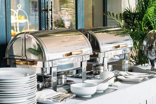 Miliony za catering létají i s novou vládou - Novinky