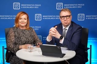 Špeky nejsou vidět, uvězněné důchodce vysvobodíme....