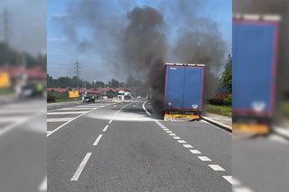 Kamionu na Karvinsku bouchla pneumatika přímo před policejní hlídkou - Novinky