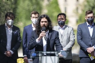 Směje se nám kdekdo. Část Pirátů chce odvolat Ferjenčíka z vedení kampaně - Seznam Zprávy