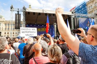 SPD, nebo hokej? Okamura si v Praze vyzkoušel oddanost příznivců - Seznam Zprávy