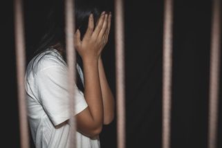 Oběti, na které se zapomíná. 40 tisíc dětí má rodiče ve vězení - Seznam Zprávy