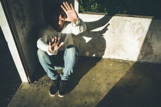 Lovci lákají sexuální predátory na falešné účty a pak je zbijí - Seznam Zprávy