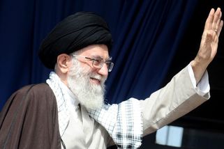 Útok na ajatolláhův komplex je jasný vzkaz, že se hraje o svržení režimu, upozorňuje analytik Foltýn