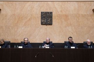 Ústavní soud nechal spornou část zákoníku práce platnou, nejde o nucenou práci - Seznam Zprávy