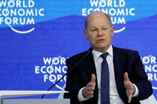 Putin válku na Ukrajině nevyhraje a nesmí diktovat podmínky příměří, řekl Scholz - Novinky